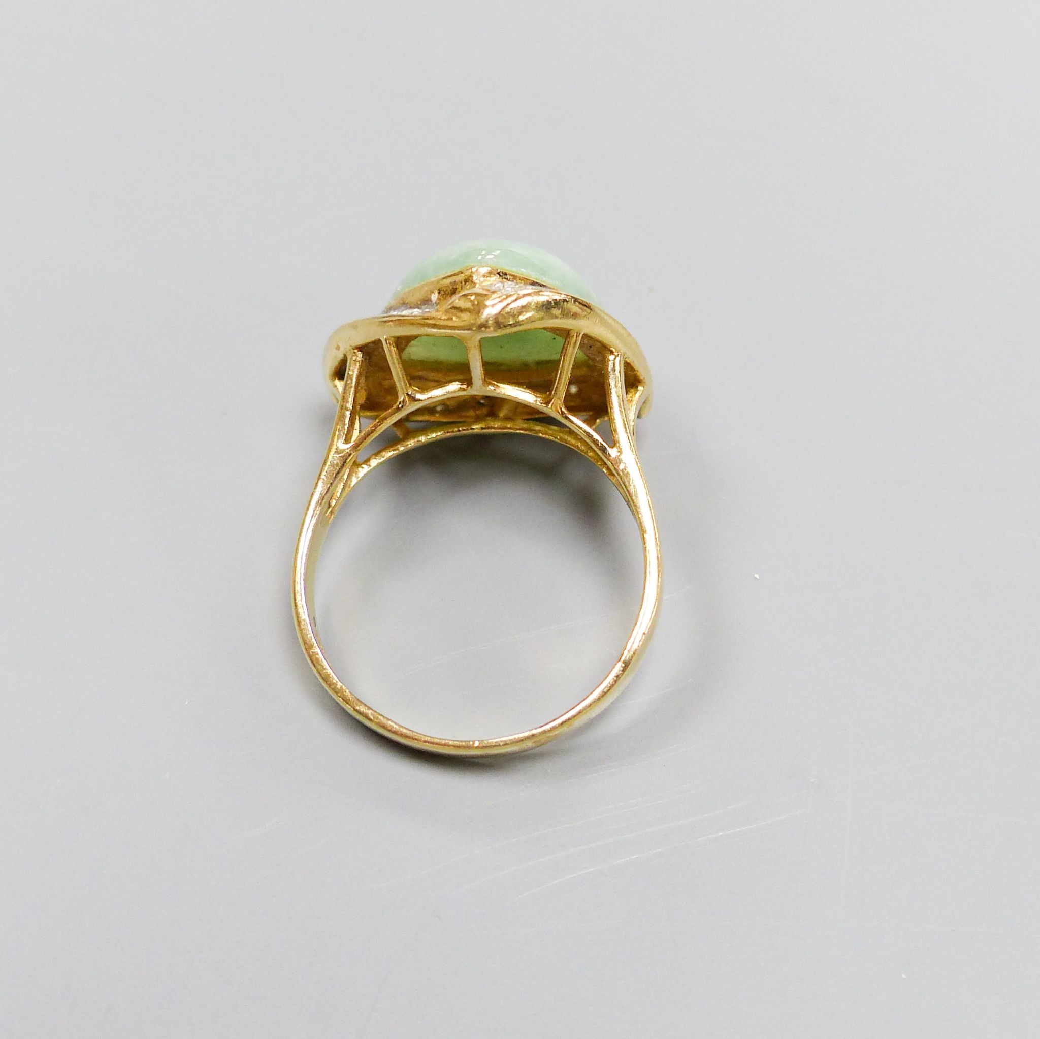 A modern 14ct gold, green hardstone and diamond chip set dress ring, size M, gross 5.2 grams.